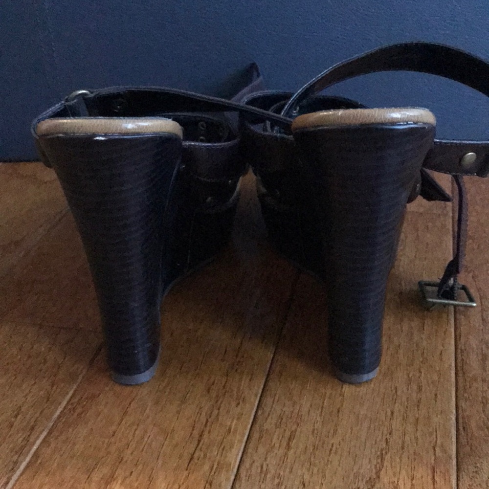 Wedge - Picture 2 of 3